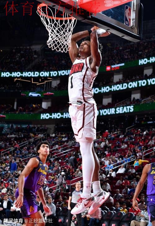 阿门强行突破 潇洒转身上篮得手